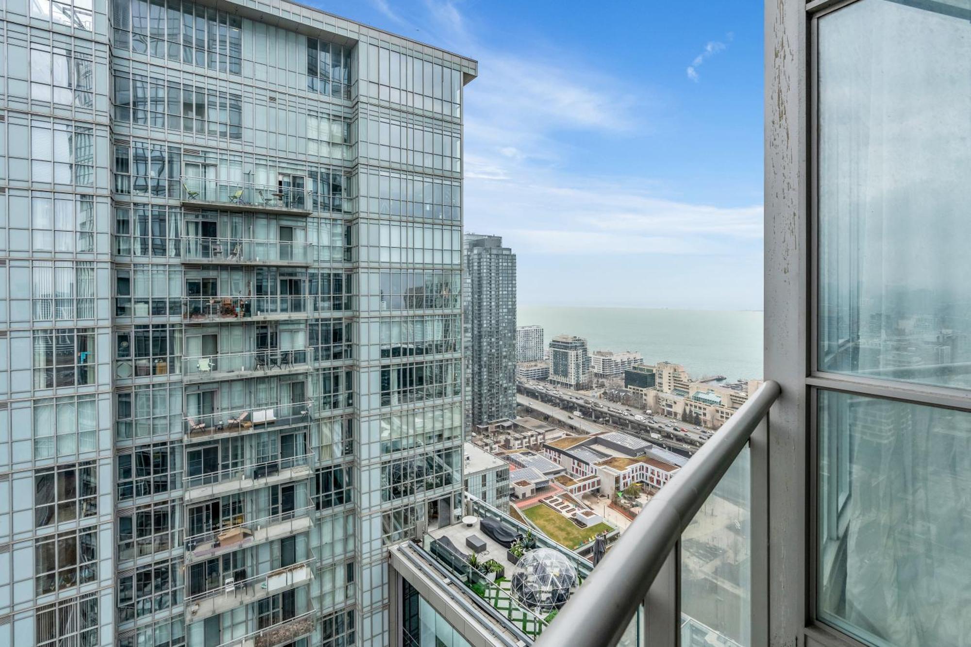 Spadina Modern Suites トロント エクステリア 写真